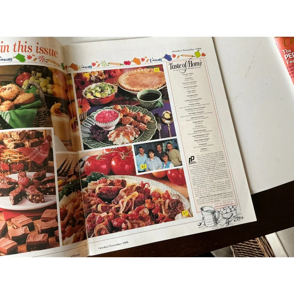 Taste of Home Vintage Y2K Cookbook Magazine Lot Baking Holiday Recipes Set of 7